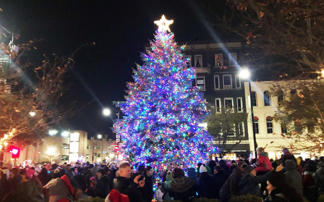🎄 Celebrate Christmas in Downtown Racine: Parades and Festivities